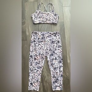 Two Piece Workout Set | L/XL | Athleisure | Pattern | Capri & Sports Bra Set